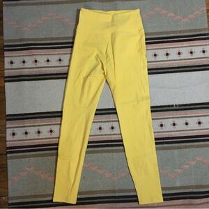 Alphalete SMALL pastel yellow leggings